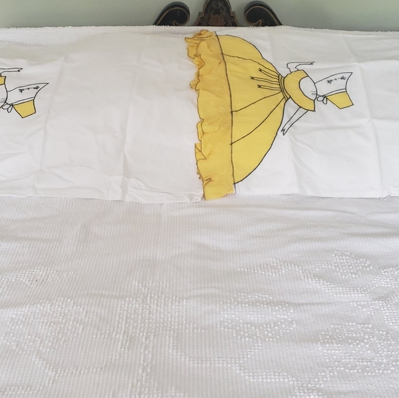 Two pair of vintage pillowcases embroidered appli - Picture 4 of 7